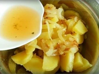 Rezept: Schwäbische Maultaschen und Kartoffelsalat Bild Nr. 25 Schwäbische Maultaschen und Kartoffelsalat - Rezept - Bild Nr. 25