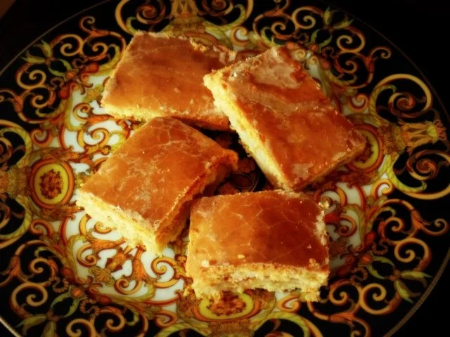 Gedeckter Apfelkuchen vom Blech mit Eischnee und saurer Sahne - Rezept