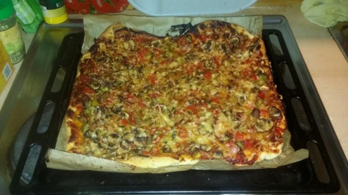 Pizza Funghi mit Schinken - Rezept - Bild Nr. 8