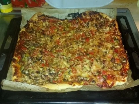 Rezept: Pizza Funghi mit Schinken Bild Nr. 8 Pizza Funghi mit Schinken - Rezept - Bild Nr. 8