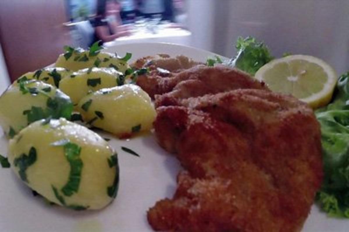 Bilder für Wiener Schnitzel mit Petersilienerdäpfeln und Feldsalat (Alexander Sholti) - Rezept