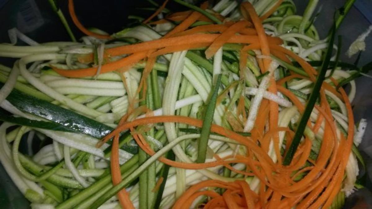 Low Carb Salat mit Zucchini, Möhren & Vollkornspaghetti - Rezept - Bild Nr. 4