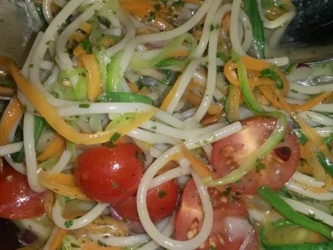 Rezept: Low Carb Salat mit Zucchini, Möhren & Vollkornspaghetti Bild Nr. 3 Low Carb Salat mit Zucchini, Möhren & Vollkornspaghetti - Rezept - Bild Nr. 3