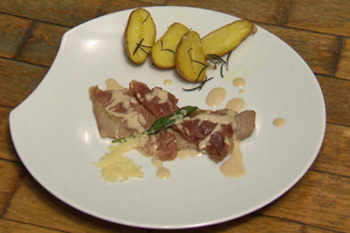 Saltimbocca mit Rosmarin-Meersalz-Kartoffeln und Parmesanschaum
(Benjamin Heinrich) - Rezept Durch Das perfekte Promi Dinner