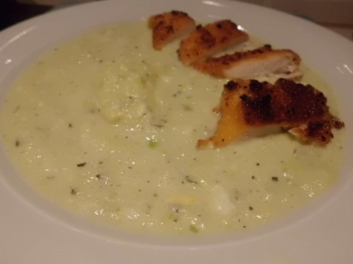 Bilder für Suppe: Rosenkohl-Milch-Creme mit Ei und Hähnchenschnitzlstreifen - Rezept