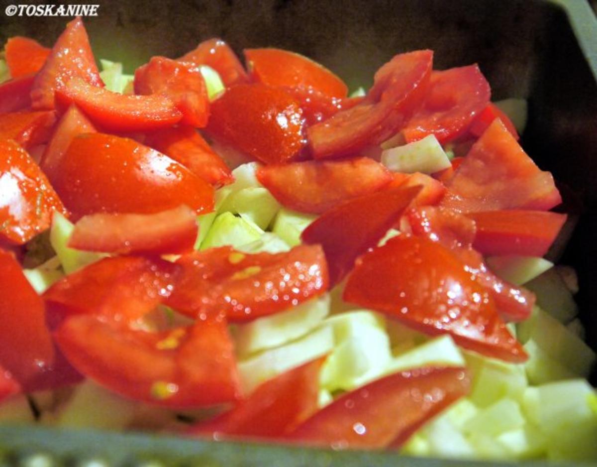Würzige Hähnchenschenkel auf Fenchel-Tomaten-Gemüse - Rezept - Bild Nr. 3