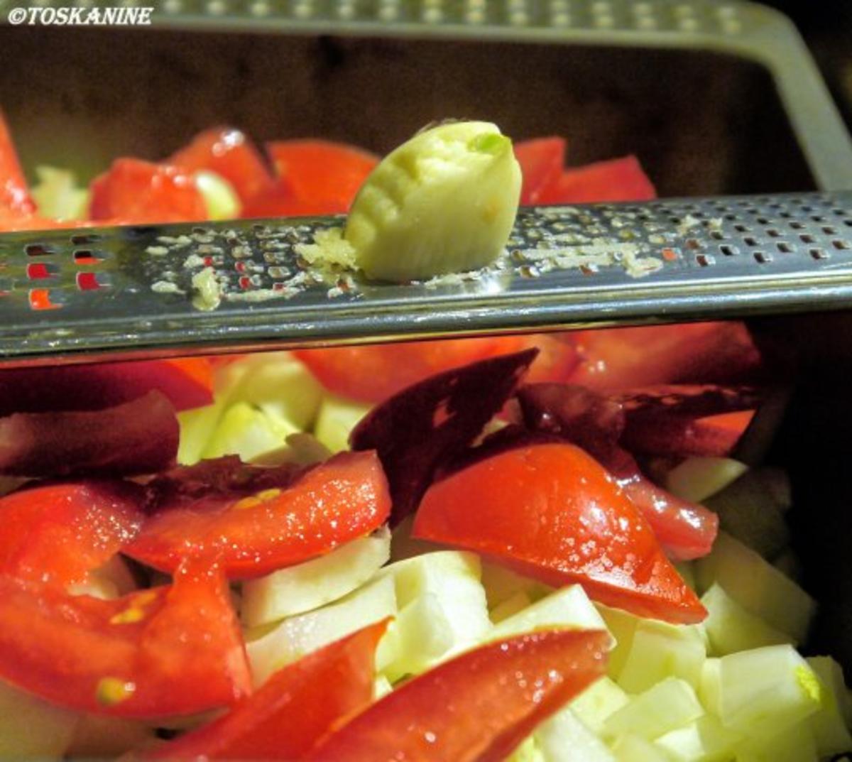 Würzige Hähnchenschenkel auf Fenchel-Tomaten-Gemüse - Rezept - Bild Nr. 4