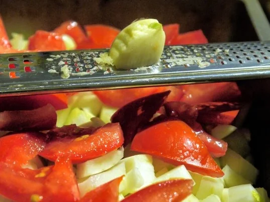 Rezept: Würzige Hähnchenschenkel auf Fenchel-Tomaten-Gemüse Bild Nr. 4 Würzige Hähnchenschenkel auf Fenchel-Tomaten-Gemüse - Rezept - Bild Nr. 4