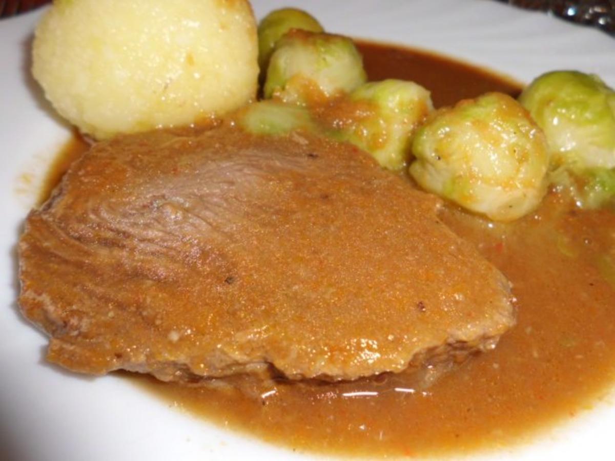 Bilder für Fleisch, Rind: Rinderbierbraten mit Bier-Chili-Soße an Klößen und Rosenkohl - Rezept