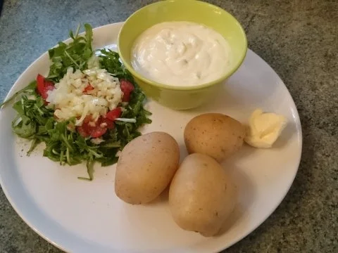 pellkartoffeln,leinölquark,rucolasalat--auf die rasche zum mittag -nix besonderes - Rezept