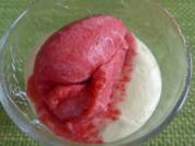 Geeiste Himbeeren und Erdbeeren auf Quark nach Budwig - Rezept