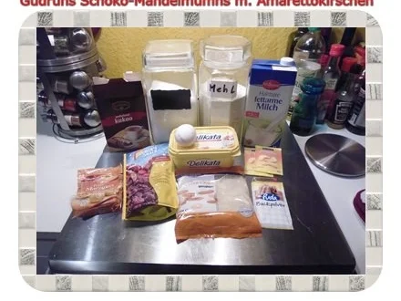 Muffins: Schoko-Mandelmuffins mit Marzipan und Amarettokirschen - Rezept - Bild Nr. 2