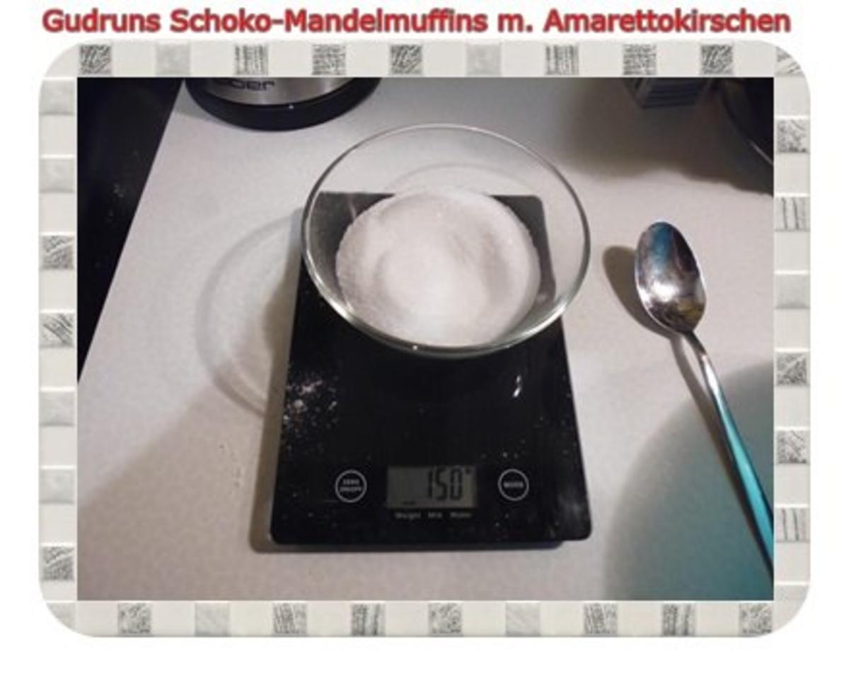 Muffins: Schoko-Mandelmuffins mit Marzipan und Amarettokirschen - Rezept - Bild Nr. 4