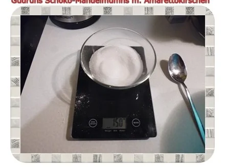 Muffins: Schoko-Mandelmuffins mit Marzipan und Amarettokirschen - Rezept - Bild Nr. 4