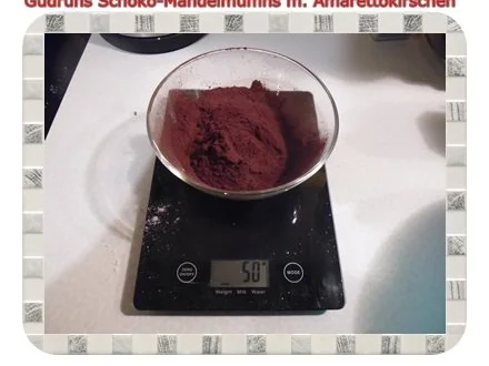 Muffins: Schoko-Mandelmuffins mit Marzipan und Amarettokirschen - Rezept - Bild Nr. 5