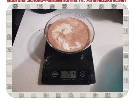 Muffins: Schoko-Mandelmuffins mit Marzipan und Amarettokirschen - Rezept - Bild Nr. 6