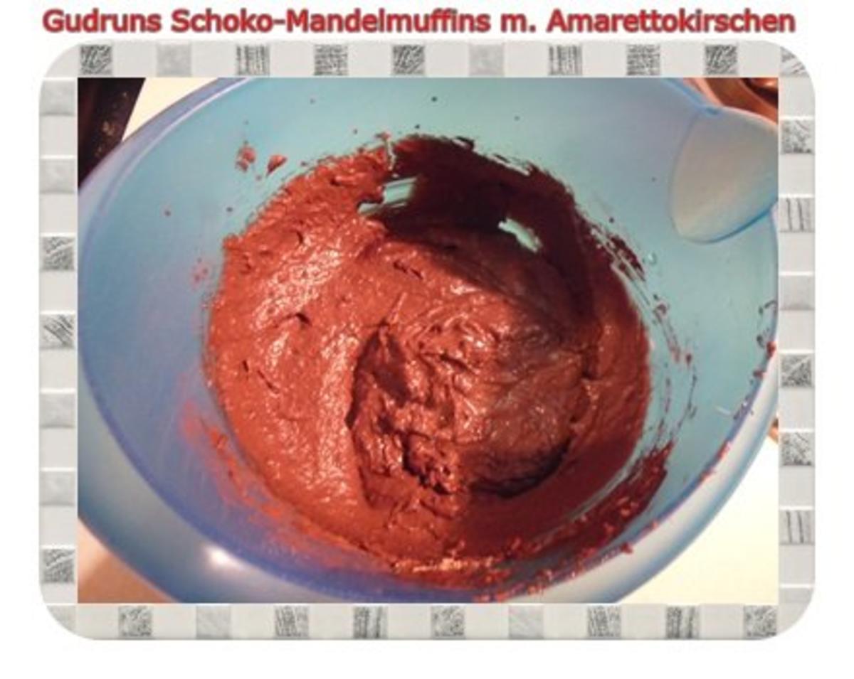 Muffins: Schoko-Mandelmuffins mit Marzipan und Amarettokirschen - Rezept - Bild Nr. 9