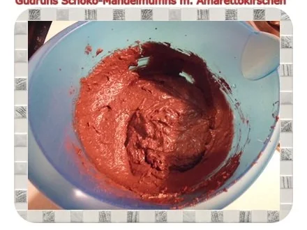 Muffins: Schoko-Mandelmuffins mit Marzipan und Amarettokirschen - Rezept - Bild Nr. 9