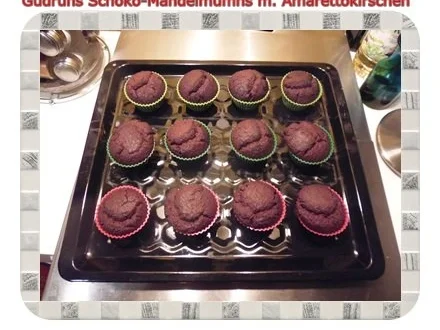 Muffins: Schoko-Mandelmuffins mit Marzipan und Amarettokirschen - Rezept - Bild Nr. 15