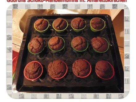 Muffins: Schoko-Mandelmuffins mit Marzipan und Amarettokirschen - Rezept - Bild Nr. 16