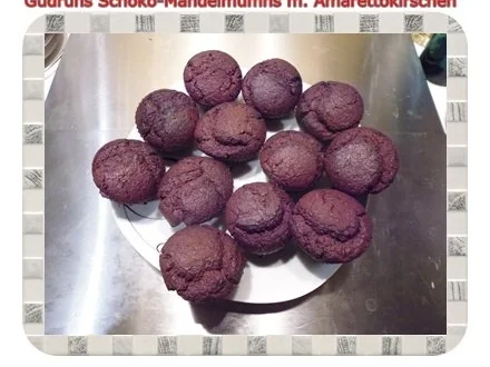 Muffins: Schoko-Mandelmuffins mit Marzipan und Amarettokirschen - Rezept - Bild Nr. 18