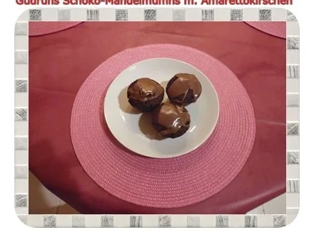Muffins: Schoko-Mandelmuffins mit Marzipan und Amarettokirschen - Rezept - Bild Nr. 21