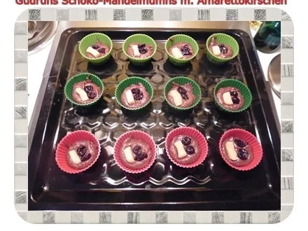 Muffins: Schoko-Mandelmuffins mit Marzipan und Amarettokirschen - Rezept - Bild Nr. 11