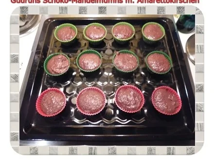 Muffins: Schoko-Mandelmuffins mit Marzipan und Amarettokirschen - Rezept - Bild Nr. 12