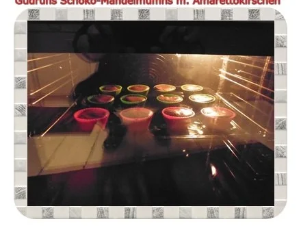 Muffins: Schoko-Mandelmuffins mit Marzipan und Amarettokirschen - Rezept - Bild Nr. 13