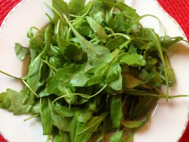 Rezept: Gemischter Rucolasalat mit Cranberries und Ziegenfrischkäse Bild Nr. 4 Gemischter Rucolasalat mit Cranberries und Ziegenfrischkäse - Rezept - Bild Nr. 4