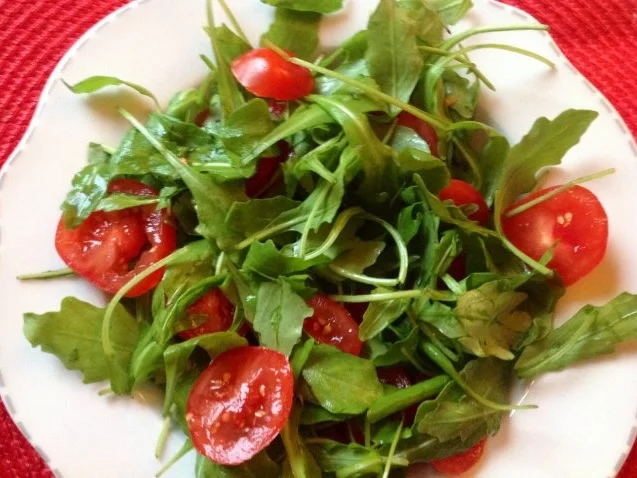 Rezept: Gemischter Rucolasalat mit Cranberries und Ziegenfrischkäse Bild Nr. 5 Gemischter Rucolasalat mit Cranberries und Ziegenfrischkäse - Rezept - Bild Nr. 5