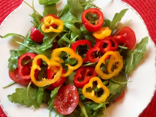 Rezept: Gemischter Rucolasalat mit Cranberries und Ziegenfrischkäse Bild Nr. 6 Gemischter Rucolasalat mit Cranberries und Ziegenfrischkäse - Rezept - Bild Nr. 6