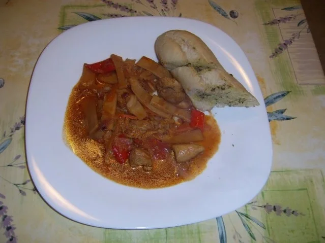 Huhn im Wok mit Bambus und Kraut - Rezept