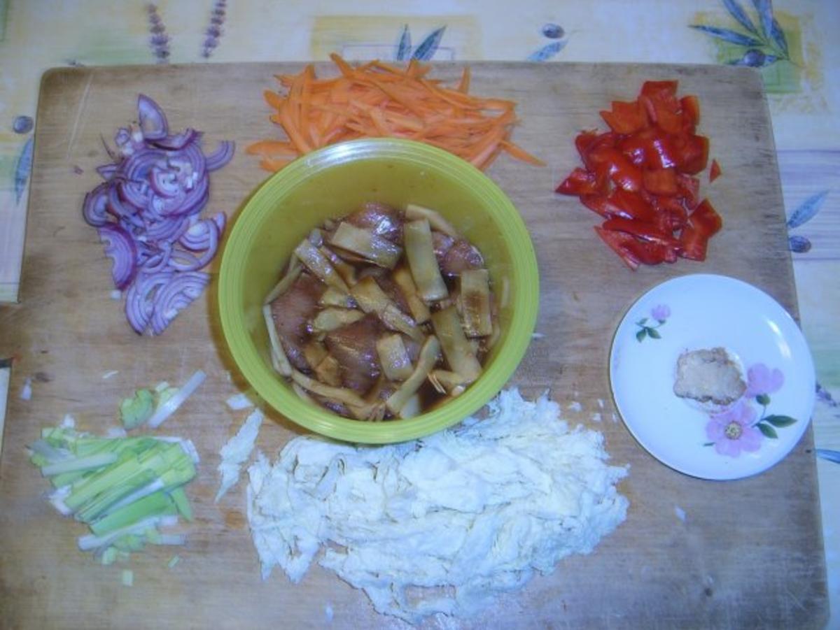 Huhn im Wok mit Bambus und Kraut - Rezept - Bild Nr. 2