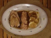 Schweinekrustenbraten in Bier-Soße mit böhmischen Kraut und Knödeln - Rezept