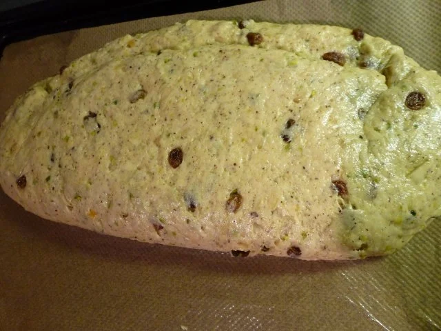 Rezept: Quark-Hefe-Weihnachststollen Bild Nr. 10 Quark-Hefe-Weihnachststollen - Rezept - Bild Nr. 10