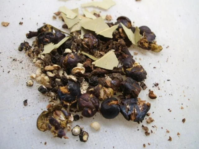 Wild: Wildhasenkeulen in Apfel-Wacholder-Sahne aus dem Römertopf - Rezept - Bild Nr. 3