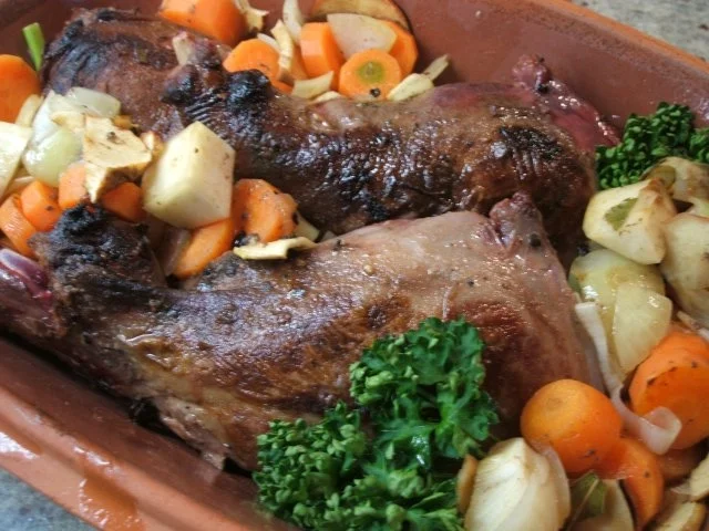 Wild: Wildhasenkeulen in Apfel-Wacholder-Sahne aus dem Römertopf - Rezept - Bild Nr. 10