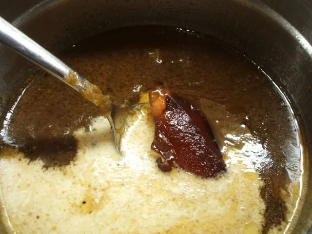 Wild: Wildhasenkeulen in Apfel-Wacholder-Sahne aus dem Römertopf - Rezept - Bild Nr. 13