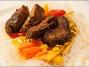 Knusprige Ingwerente mit Gemüse aus dem Wok und Glasnudeln, Hauptspeise - Rezept