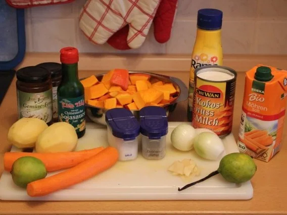 Kürbissuppe mit Möhren, Ingwer und Kokosmilch - Rezept - Bild Nr. 3