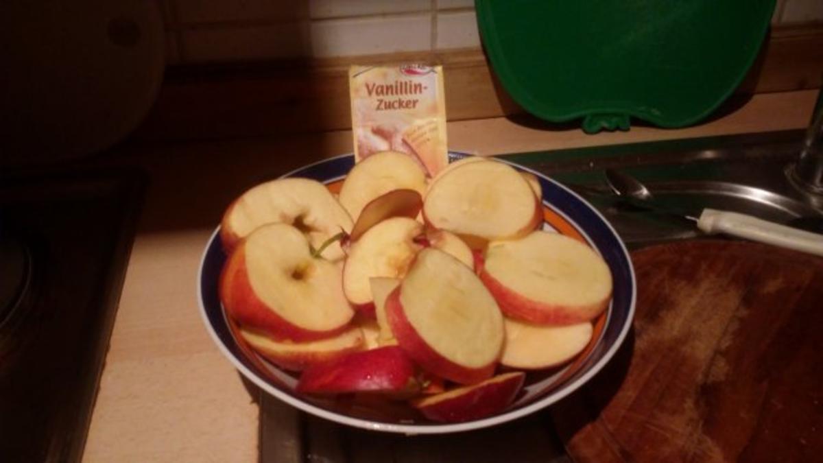 Apfelküchle mit Vanilleeis - Rezept