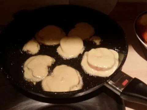 Rezept: Apfelküchle mit Vanilleeis Bild Nr. 4 Apfelküchle mit Vanilleeis - Rezept - Bild Nr. 4