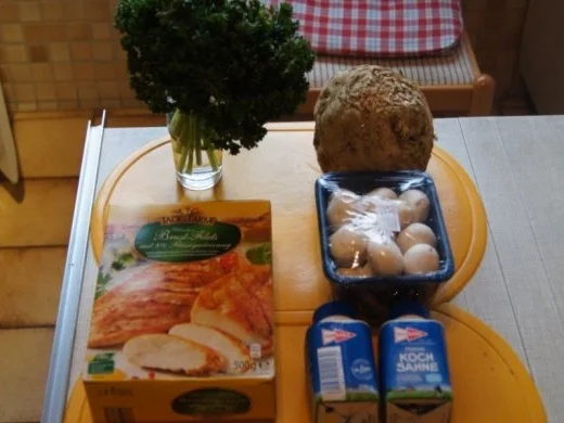 Rezept: Hähnchenbrustfiletgeschnetzeltes in Curry-Sahne mit Selleriepüree Bild Nr. 2 Hähnchenbrustfiletgeschnetzeltes in Curry-Sahne mit Selleriepüree - Rezept - Bild Nr. 2