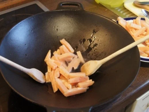 Rezept: Hähnchenbrustfiletgeschnetzeltes in Curry-Sahne mit Selleriepüree Bild Nr. 5 Hähnchenbrustfiletgeschnetzeltes in Curry-Sahne mit Selleriepüree - Rezept - Bild Nr. 5