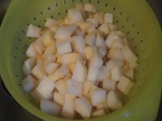 Rezept: Hähnchenbrustfiletgeschnetzeltes in Curry-Sahne mit Selleriepüree Bild Nr. 12 Hähnchenbrustfiletgeschnetzeltes in Curry-Sahne mit Selleriepüree - Rezept - Bild Nr. 12