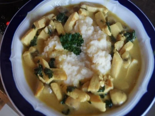 Rezept: Hähnchenbrustfiletgeschnetzeltes in Curry-Sahne mit Selleriepüree Bild Nr. 16 Hähnchenbrustfiletgeschnetzeltes in Curry-Sahne mit Selleriepüree - Rezept - Bild Nr. 16