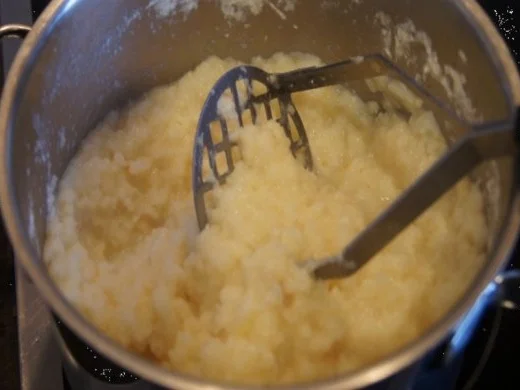 Rezept: Hähnchenbrustfiletgeschnetzeltes in Curry-Sahne mit Selleriepüree Bild Nr. 15 Hähnchenbrustfiletgeschnetzeltes in Curry-Sahne mit Selleriepüree - Rezept - Bild Nr. 15