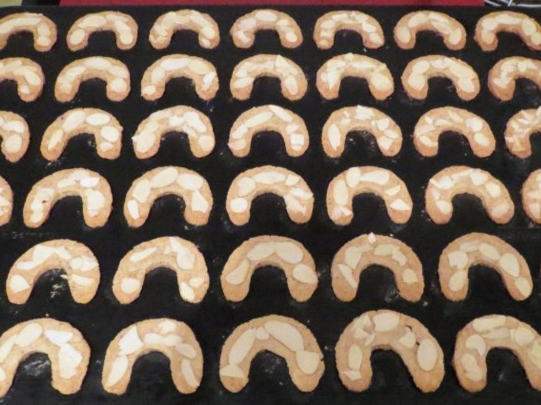 Backen: Mandel-Kipferl - Rezept mit Bild - kochbar.de