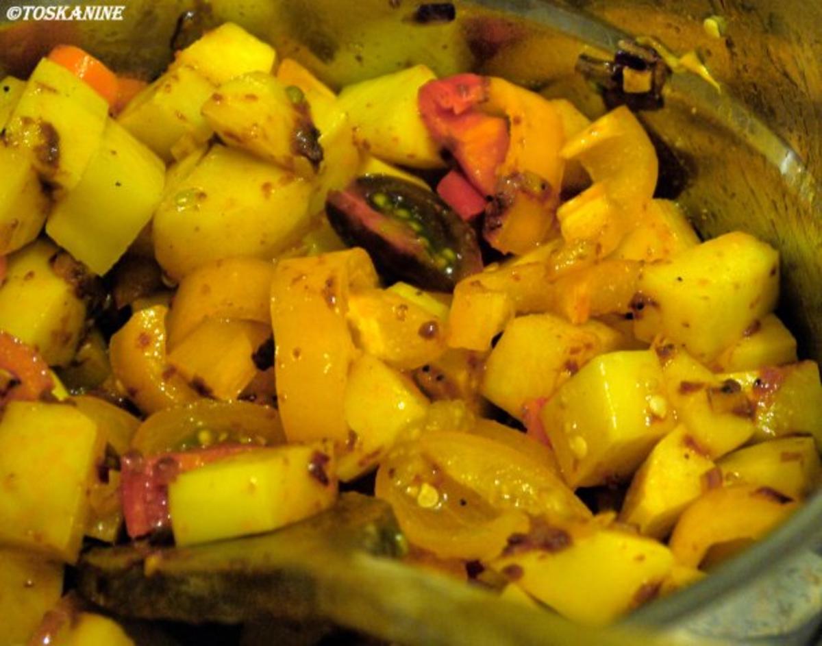 Kartoffel-Curry mit Hähnchenbeinen und Brotchips - Rezept - Bild Nr. 11